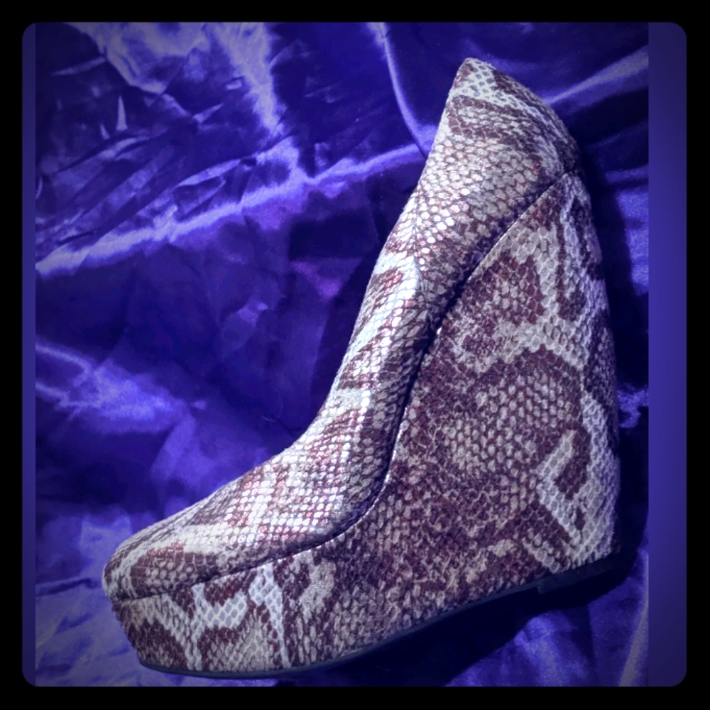Very high wedge, snakeskin Carlos Santana, 8